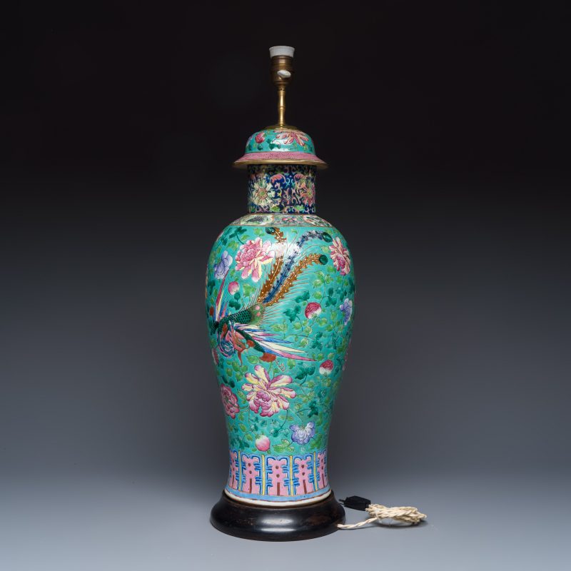 Three Chinese famille rose vases for the Straits or Peranakan market, one mounted as a lamp - 图4