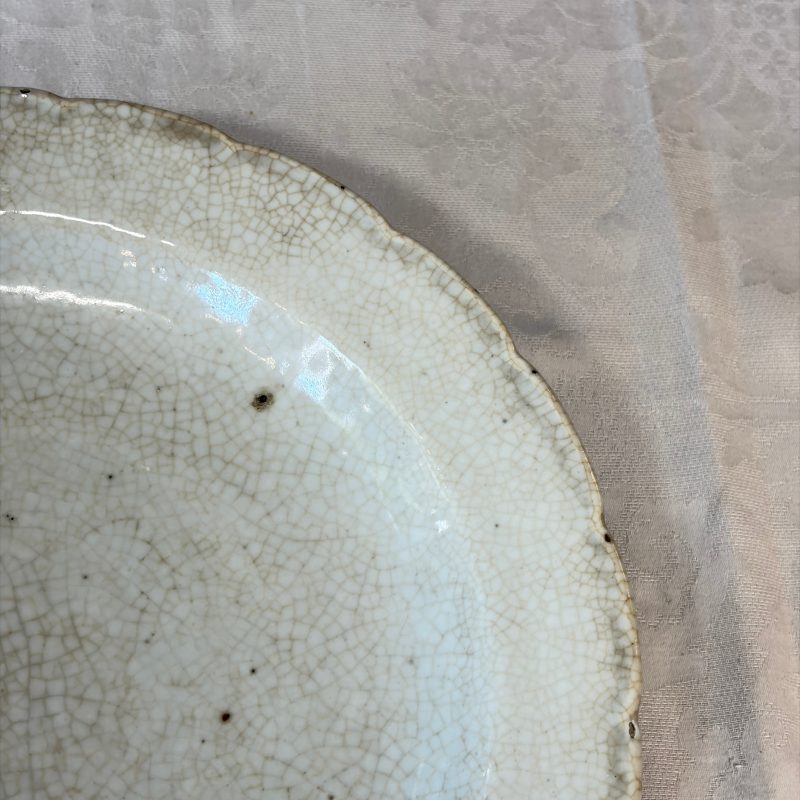 A Chinese blue and white 'Mandarin Duck' dish and a crackle-glazed dish - 图14