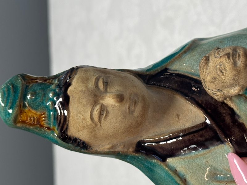 A Chinese Fahua-glazed stoneware 'Guanyin and Child' group - 图13