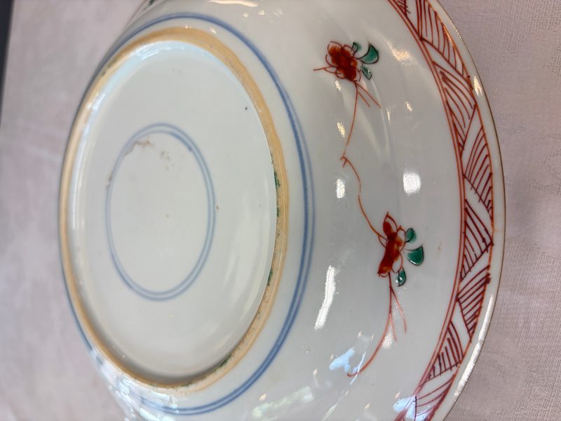 A pair of Chinese famille verte 'Bird among Willow and Flowering Branches' plates - 图11