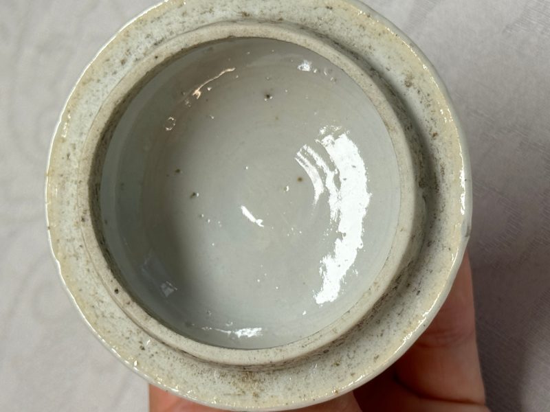 A Chinese famille rose relief-decorated teapot with floral design - 图17