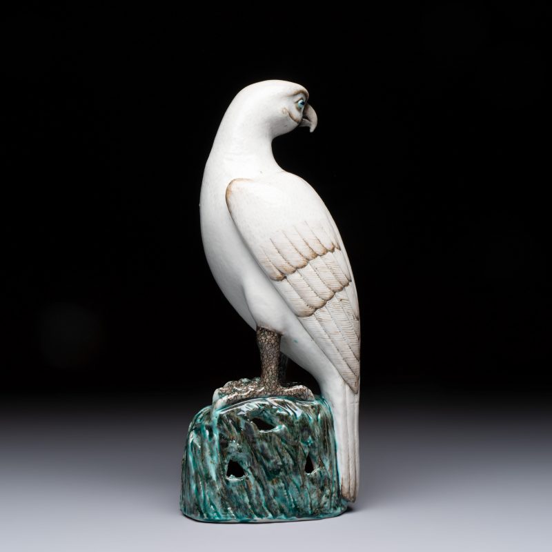 A fine Chinese polychrome-glazed model of a hawk - 图3
