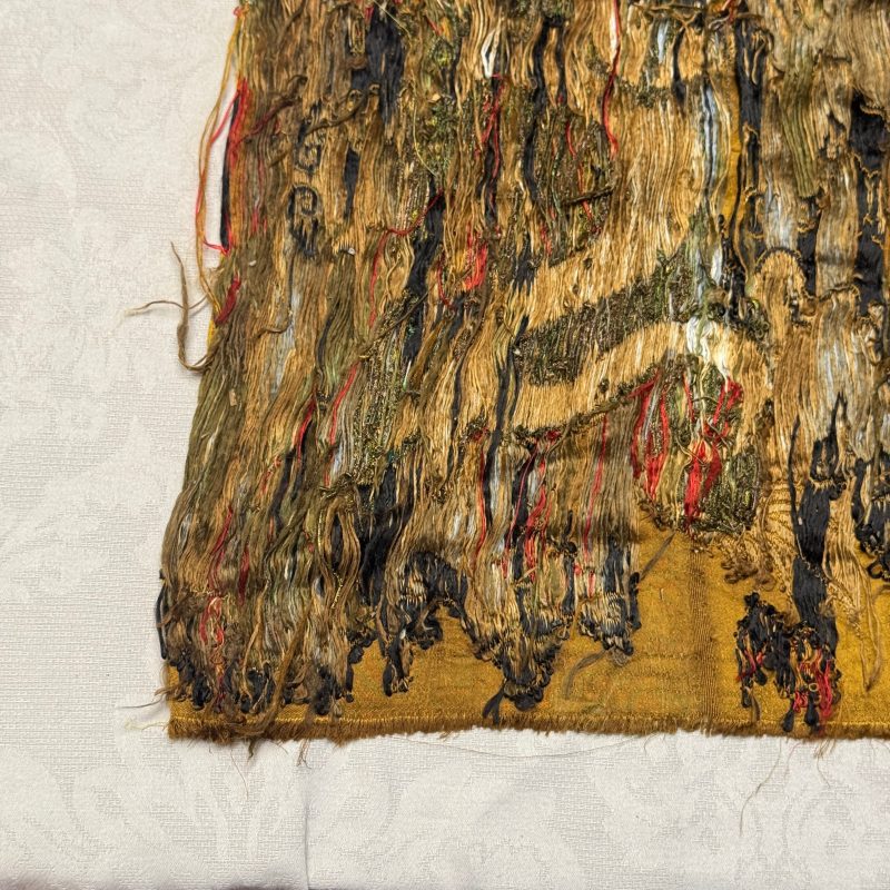 A rare Chinese peacock-feather brocade 'Dragons amid Clouds and Waves' panel - 图20