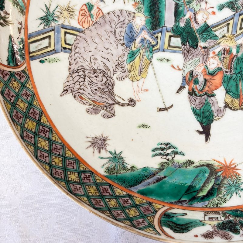 A Chinese famille verte dish with narrative design - 图5