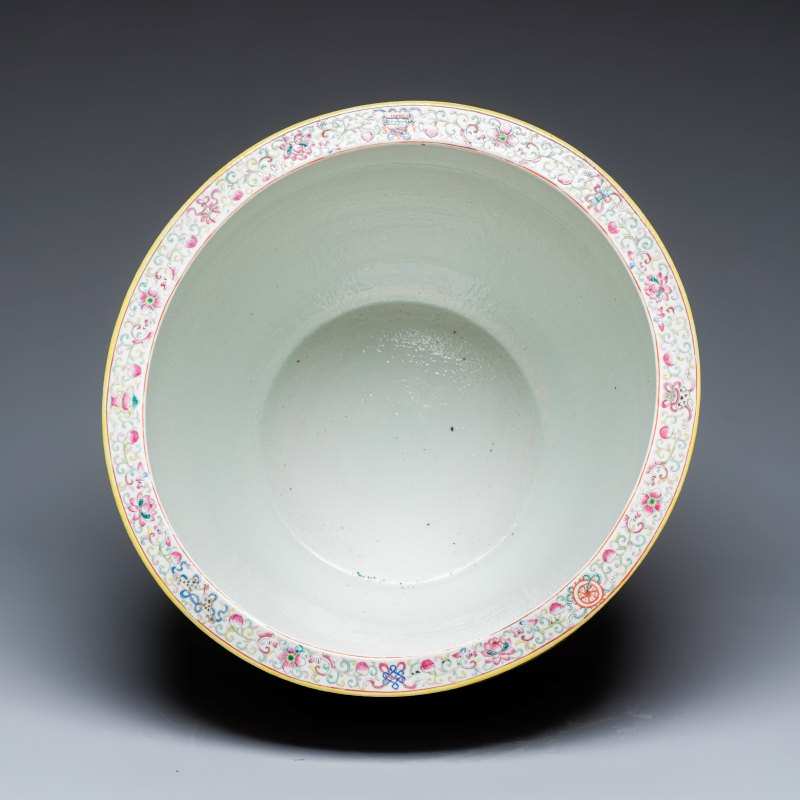 A large Chinese famille rose 'Phoenixes and Peonies' fish bowl for the Straits or Peranakan market - 图6