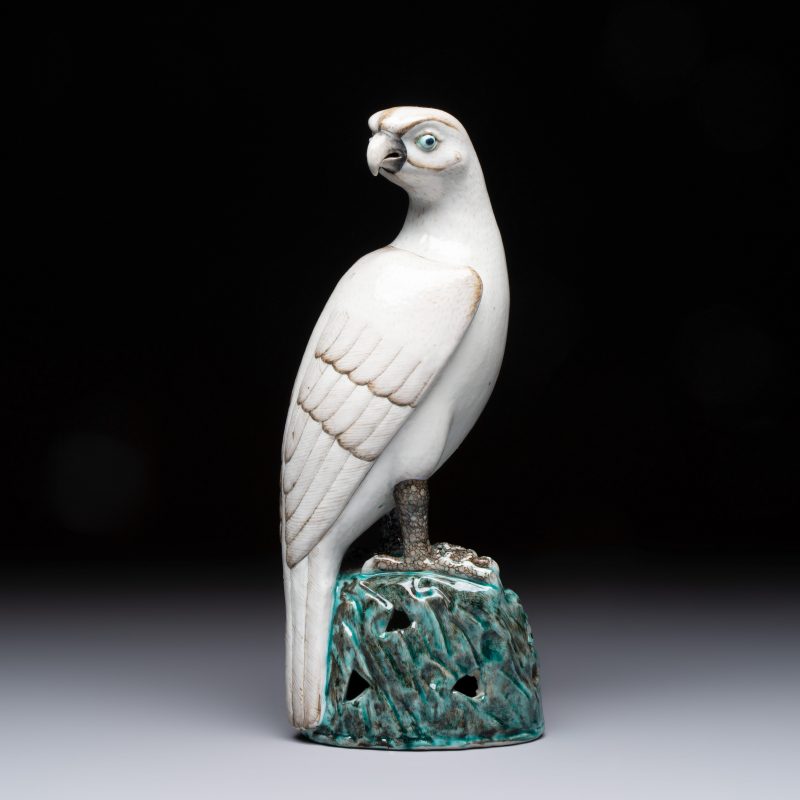 A fine Chinese polychrome-glazed model of a hawk - 图1