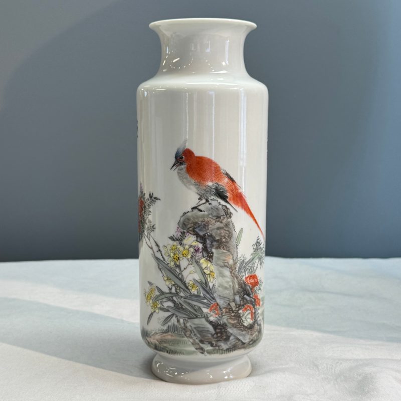 A Chinese famille rose 'Bird Among Flowers and Rockwork' rouleau vase - 图7