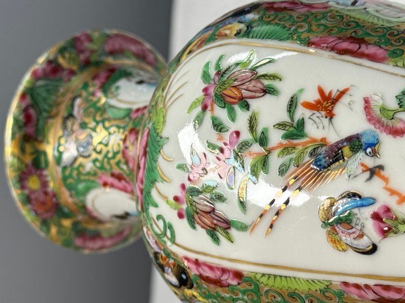 Four Chinese Canton famille rose vases and a covered bowl with figural design - 图61