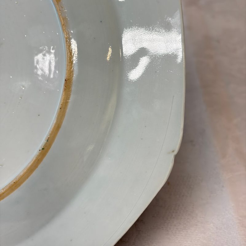 A pair of octagonal Chinese famille rose plates with a boat on a river - 图24
