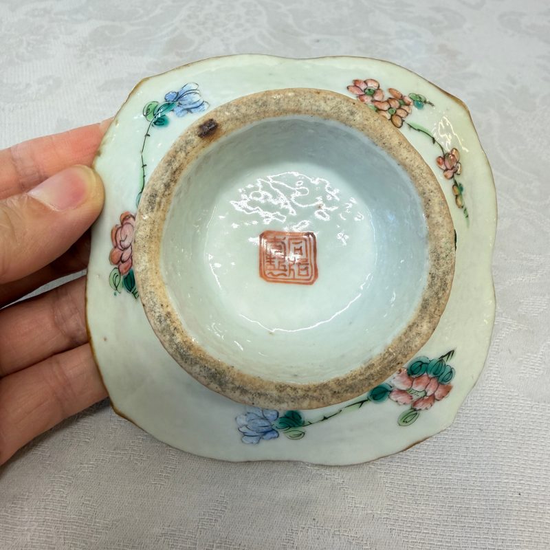 Four Chinese famille rose wares, one with gilt-bronze mounts - 图17