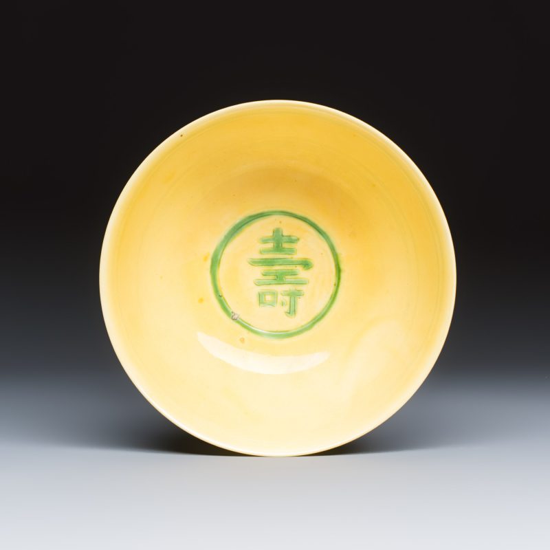 A Chinese green-enamelled yellow-ground 'Dragon' bowl - 图6