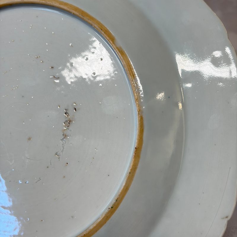 A pair of octagonal Chinese famille rose plates with a boat on a river - 图23