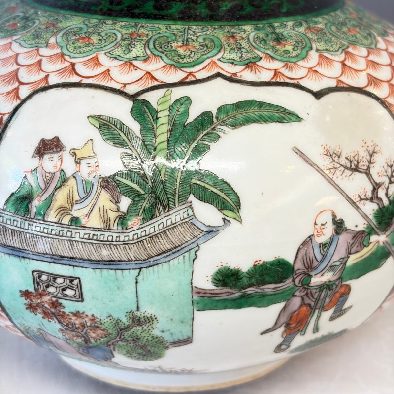A pair of Chinese famille verte bottle vases with narrative design - 图34