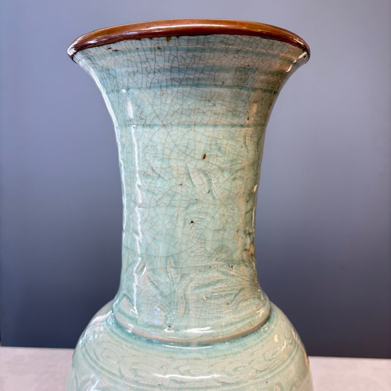 A Chinese Longquan celadon-glazed incised 'Peony' yenyen vase - 图13