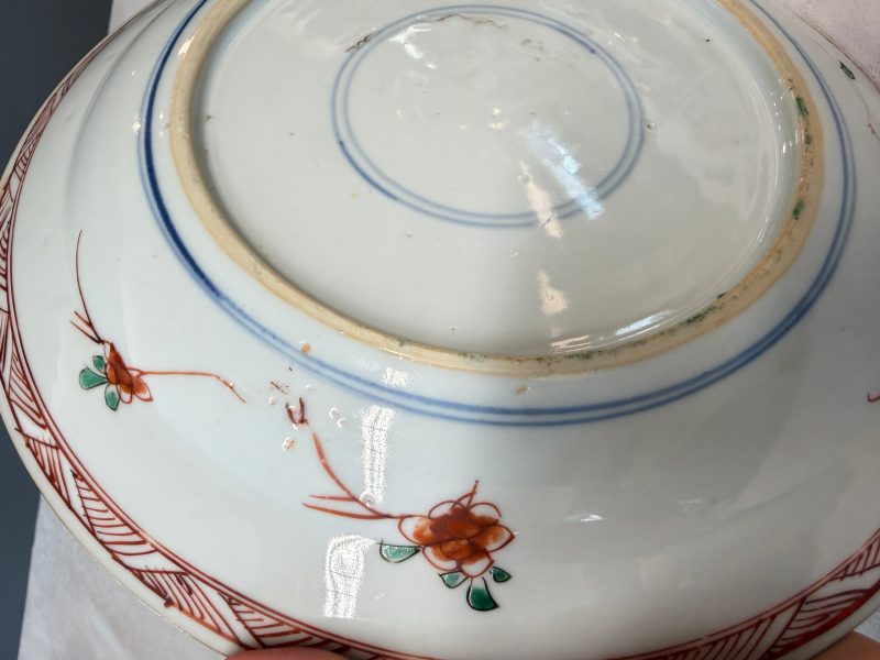 A pair of Chinese famille verte 'Bird among Willow and Flowering Branches' plates - 图13
