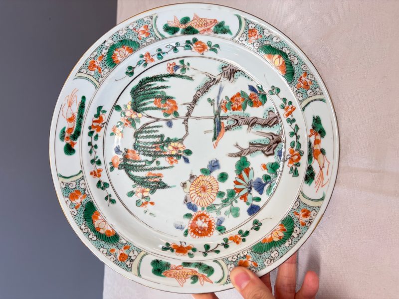 A pair of Chinese famille verte 'Bird among Willow and Flowering Branches' plates - 图14