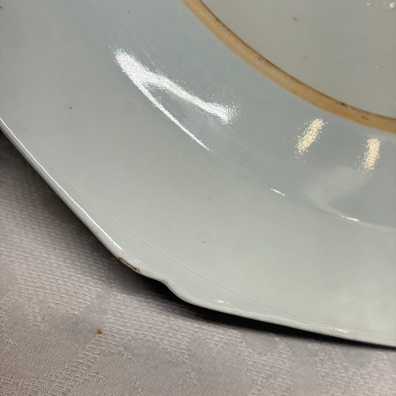 A pair of octagonal Chinese famille rose plates with a boat on a river - 图25