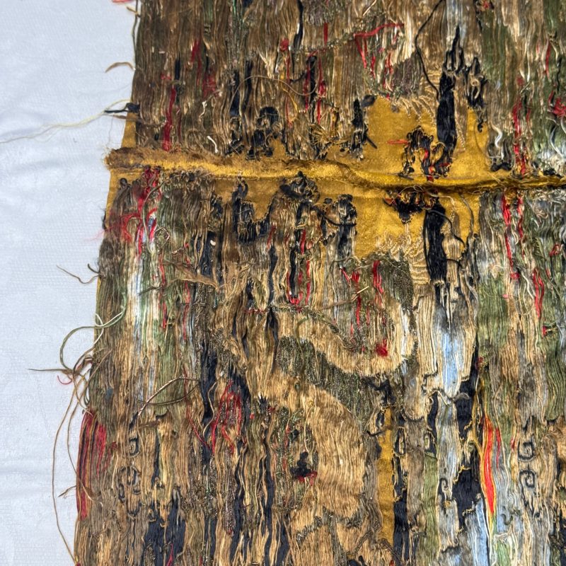 A rare Chinese peacock-feather brocade 'Dragons amid Clouds and Waves' panel - 图23