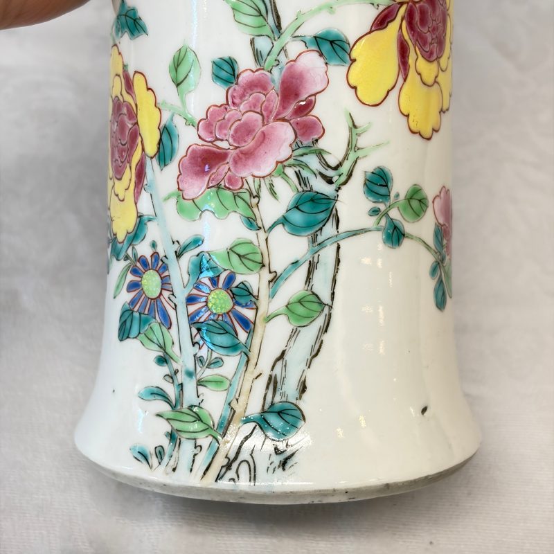 A Chinese famille rose four-piece garniture with floral design - 图39