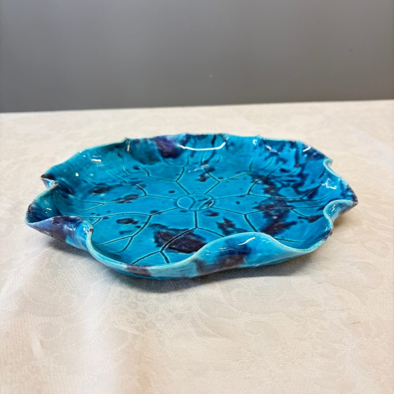 A Chinese turquoise-glazed purple-splashed 'Lotus Leaf' dish - 图4