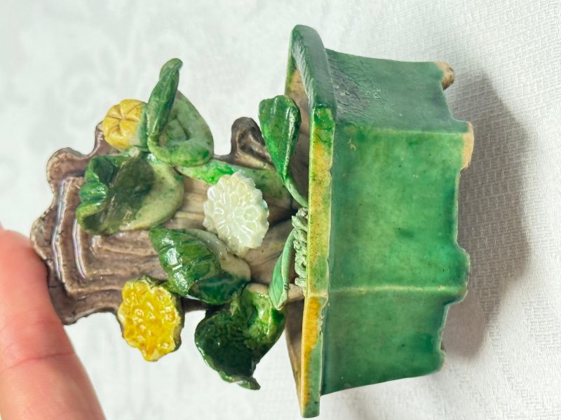 Three Chinese famille verte sancai biscuit 'Jardinière' incense stick holders - 图17