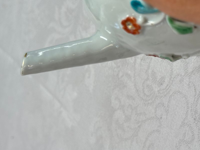 A Chinese famille rose relief-decorated teapot with floral design - 图21