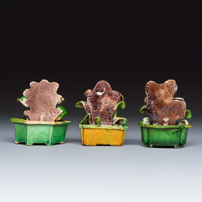 Three Chinese famille verte sancai biscuit 'Jardinière' incense stick holders - 图4