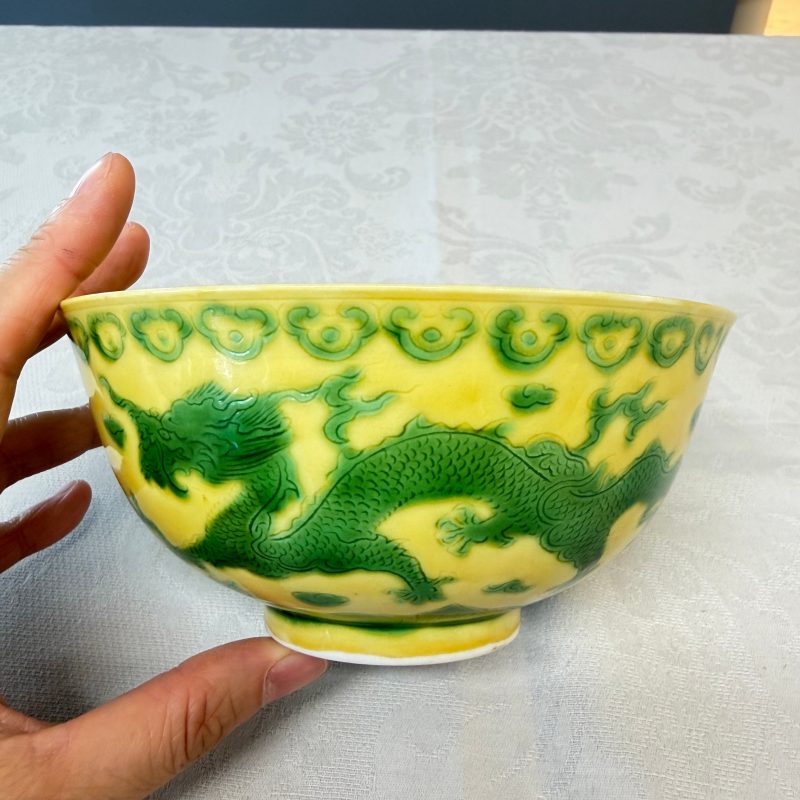 A Chinese green-enamelled yellow-ground 'Dragon' bowl - 图9
