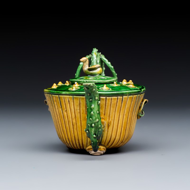 A Chinese famille verte sancai biscuit 'Lotus' teapot on a later wooden stand - 图5