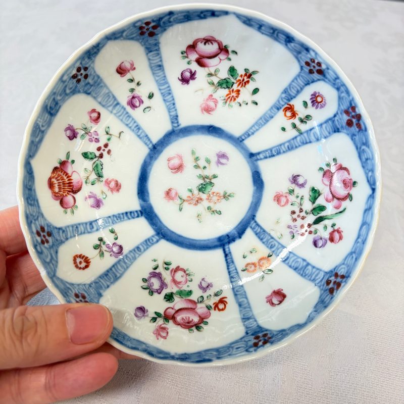 11 Chinese famille rose wares, one with gilt-bronze mounts - 图64