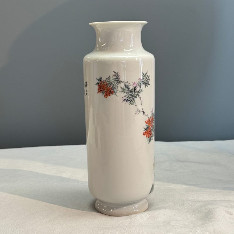 A Chinese famille rose 'Bird Among Flowers and Rockwork' rouleau vase - 图10