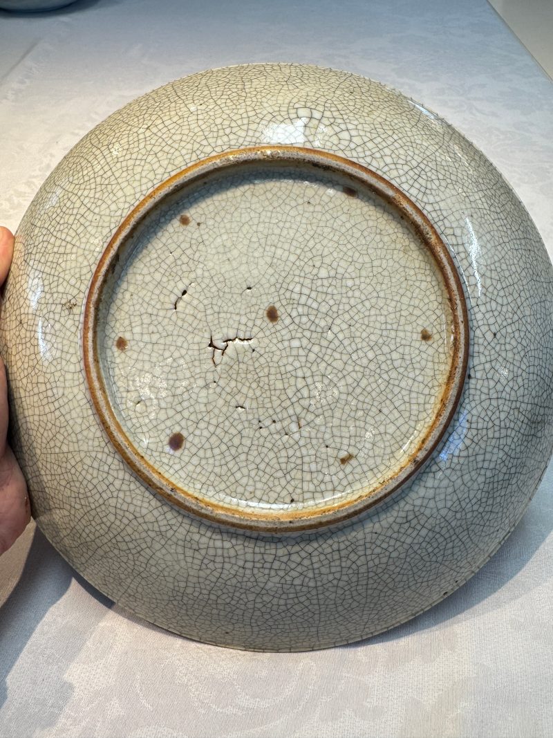 A Chinese blue-glazed shallow bowl and a ge-type dish - 图11