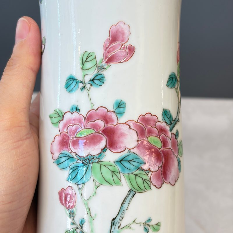 A Chinese famille rose four-piece garniture with floral design - 图38