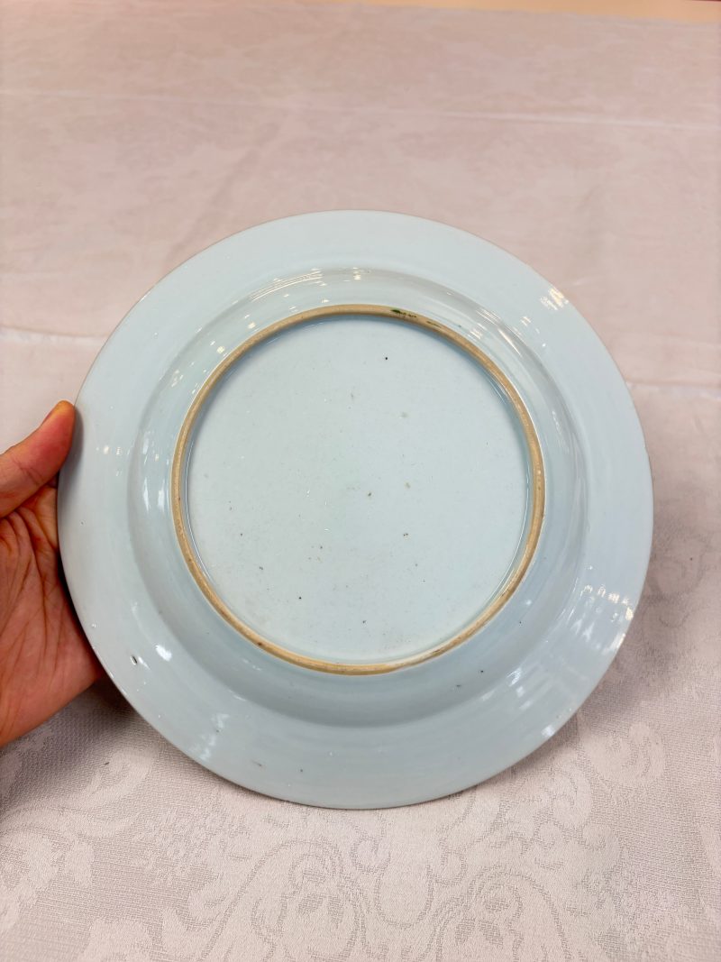 A pair of Chinese famille rose 'Winged Putti' plates - 图10