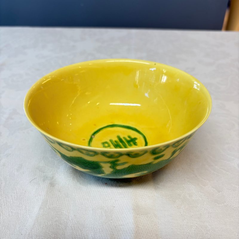 A Chinese green-enamelled yellow-ground 'Dragon' bowl - 图8