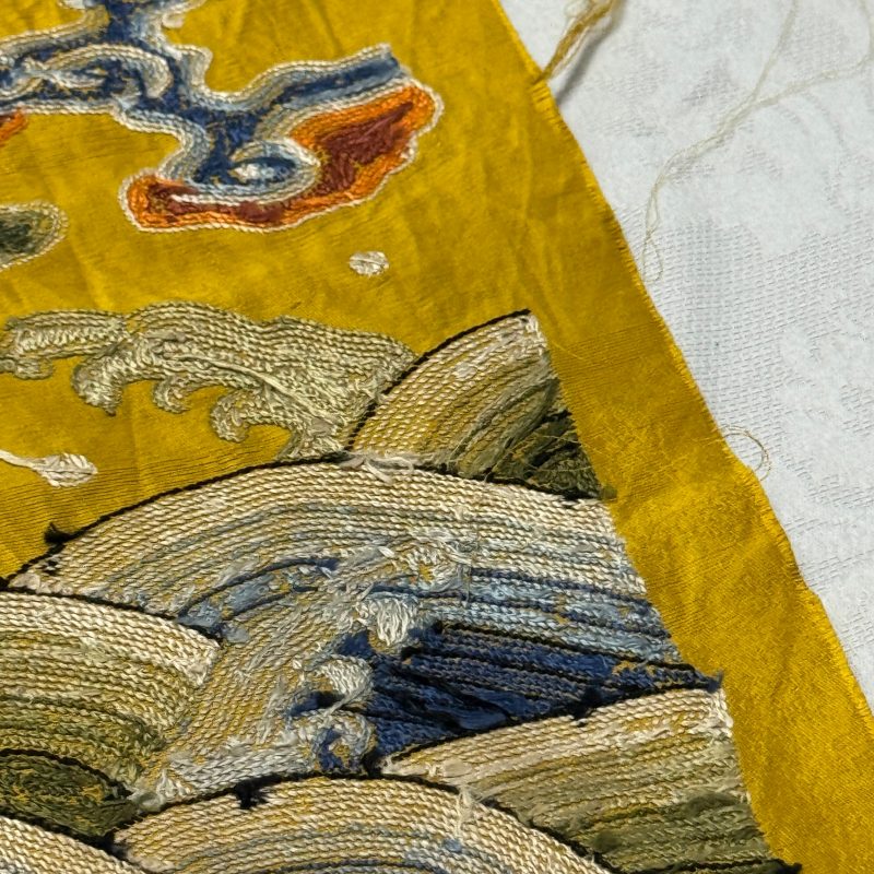 Two Chinese yellow-ground seed-stitch embroidered 'Dragon' panels - 图28
