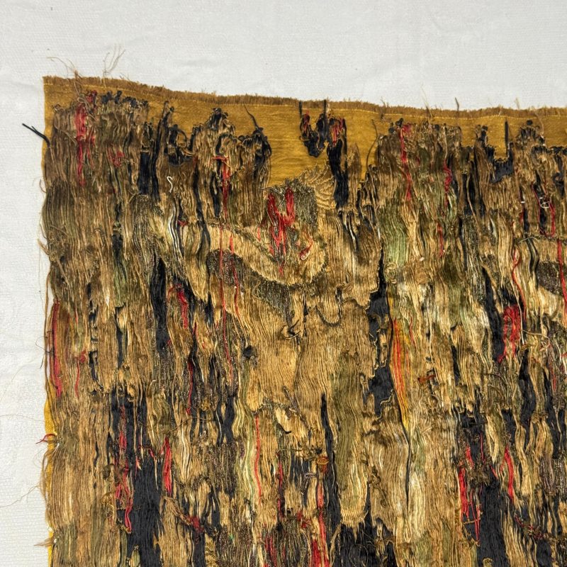 A rare Chinese peacock-feather brocade 'Dragons amid Clouds and Waves' panel - 图25