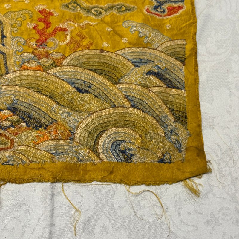 Two Chinese yellow-ground seed-stitch embroidered 'Dragon' panels - 图29