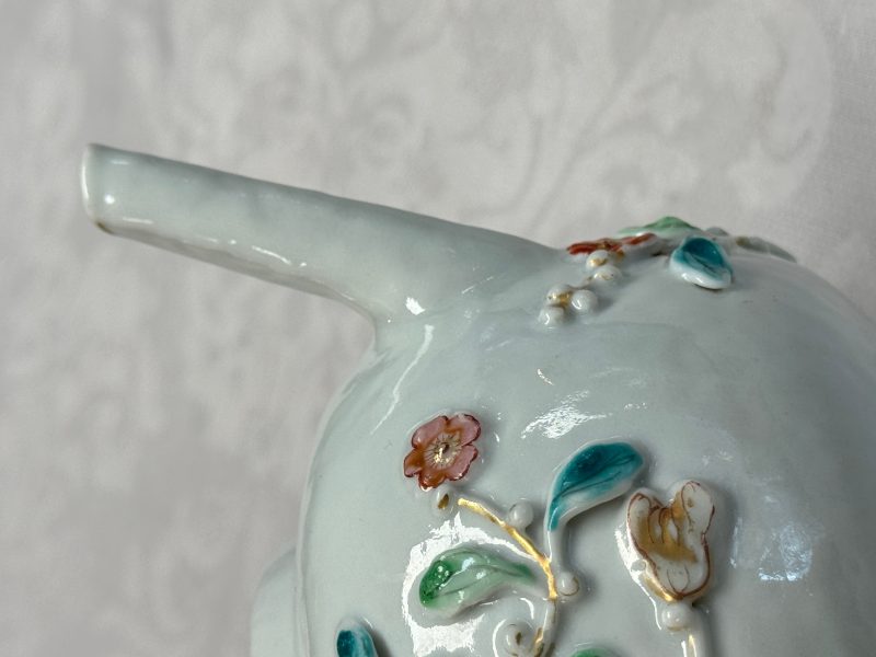 A Chinese famille rose relief-decorated teapot with floral design - 图22