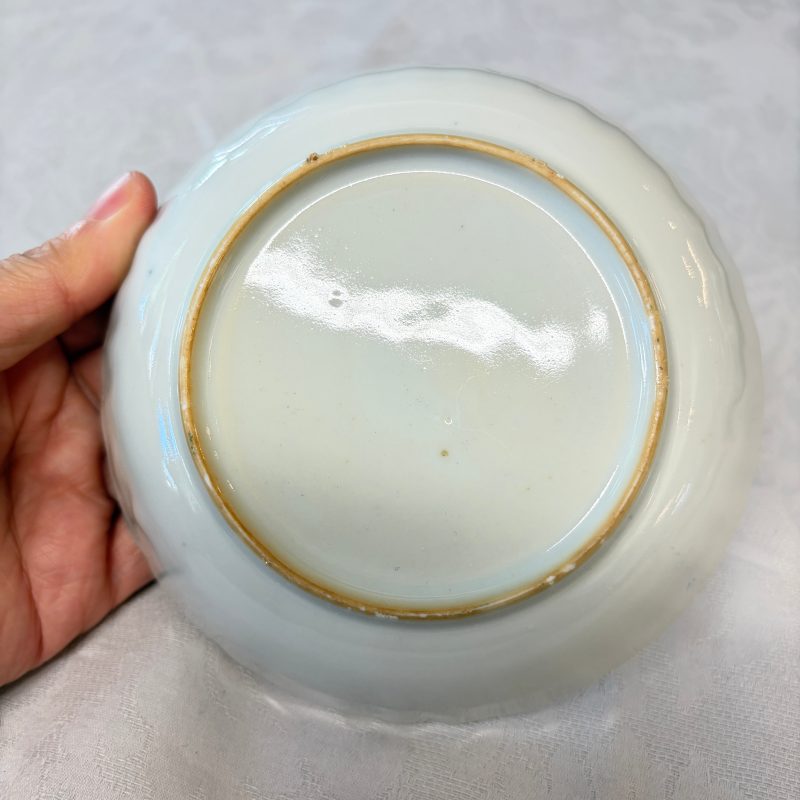 11 Chinese famille rose wares, one with gilt-bronze mounts - 图65