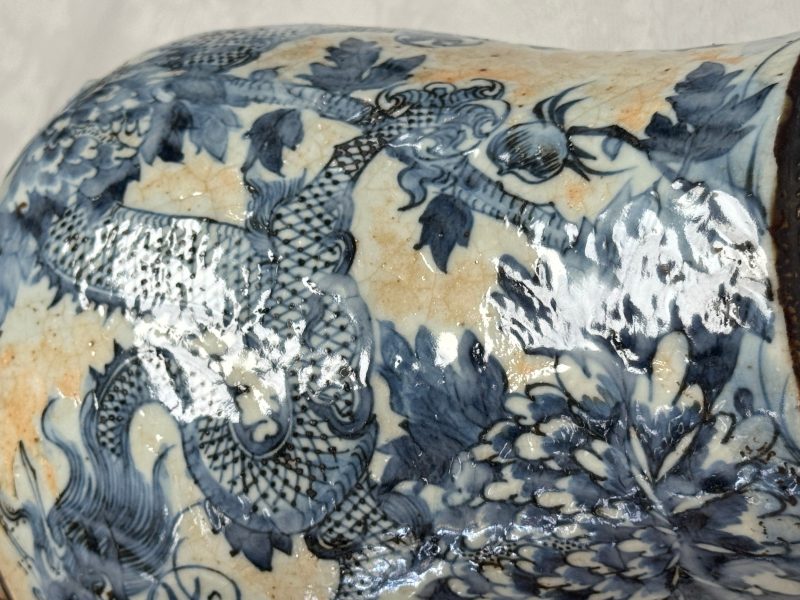 A Chinese Nanking blue and white vase and a famille rose jardinière - 图34