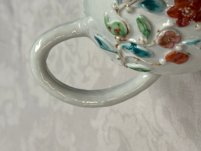 A Chinese famille rose relief-decorated teapot with floral design - 图23
