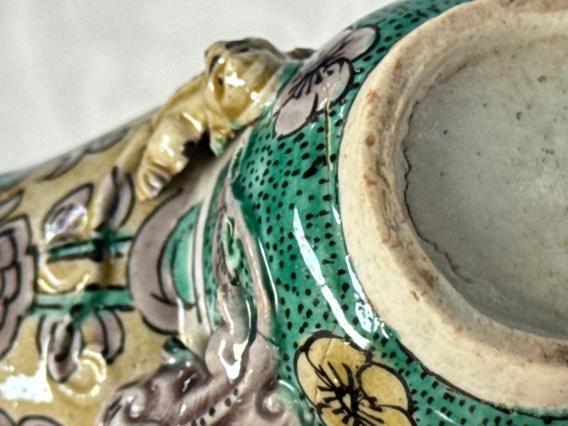A Chinese famille verte sancai biscuit libation cup and a model of a shoe - 图27