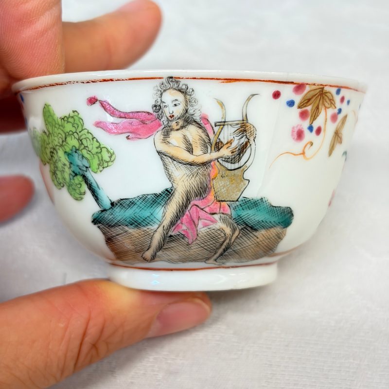A rare Chinese famille rose export tea bowl and saucer with 'Apollo Playing the Lyre' - 图21