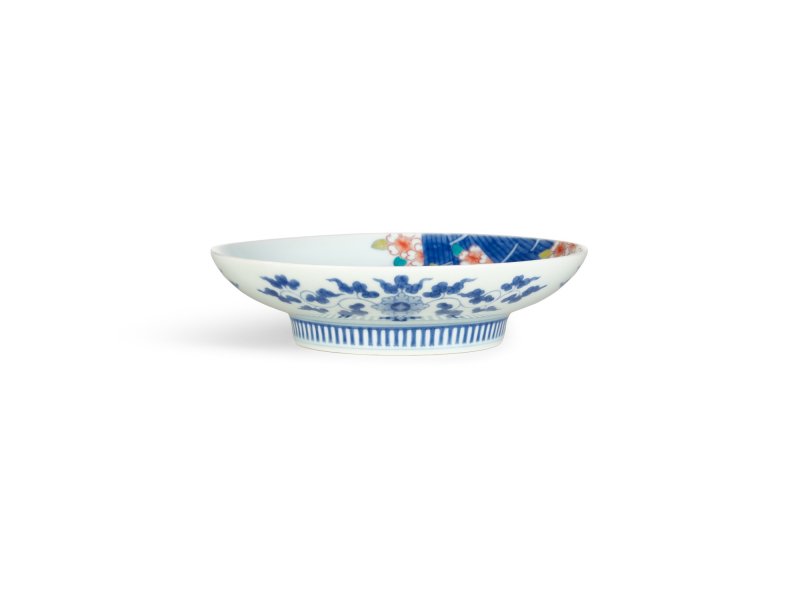 A porcelain dish, Nabeshima ware, Hizen, Edo period, late 17th – early 18th century | 色絵花筏文皿　肥前　鍋島藩窯　江戸時代中期　17世紀後半～18世紀前半 - 图2