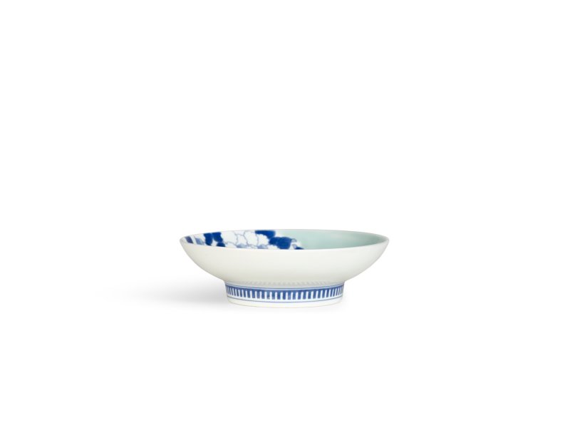 A porcelain dish, Nabeshima ware, Hizen, Edo period, late 17th – early 18th century | 青磁染付椿文皿　肥前　鍋島藩窯　江戸時代中期　17世紀後半～18世紀前半 - 图2