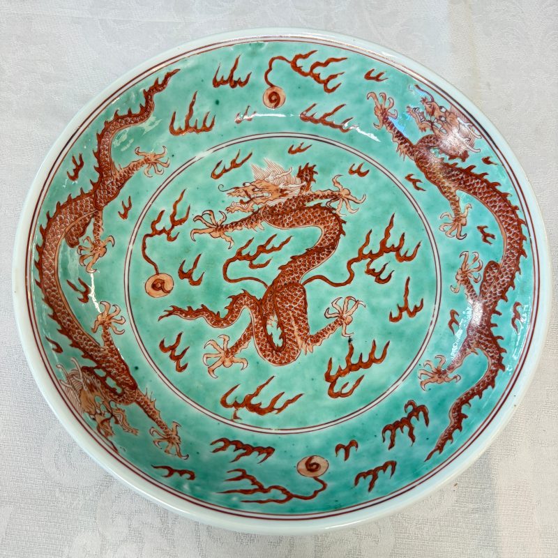 A Chinese iron-red-decorated and green-enamelled 'Dragon' plate - 图7