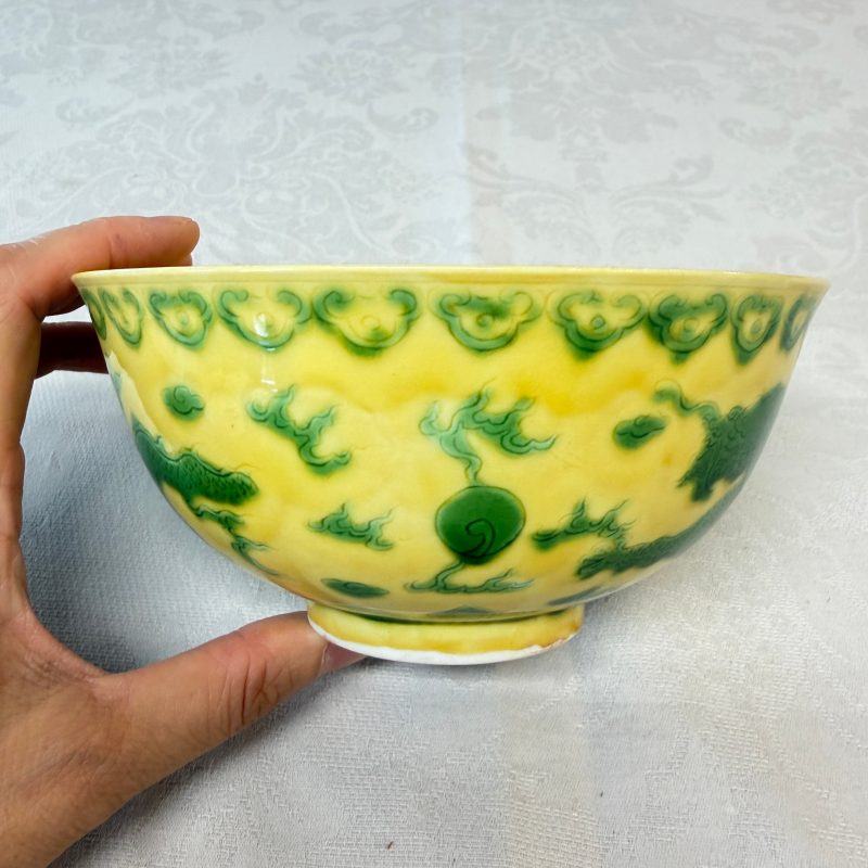 A Chinese green-enamelled yellow-ground 'Dragon' bowl - 图10