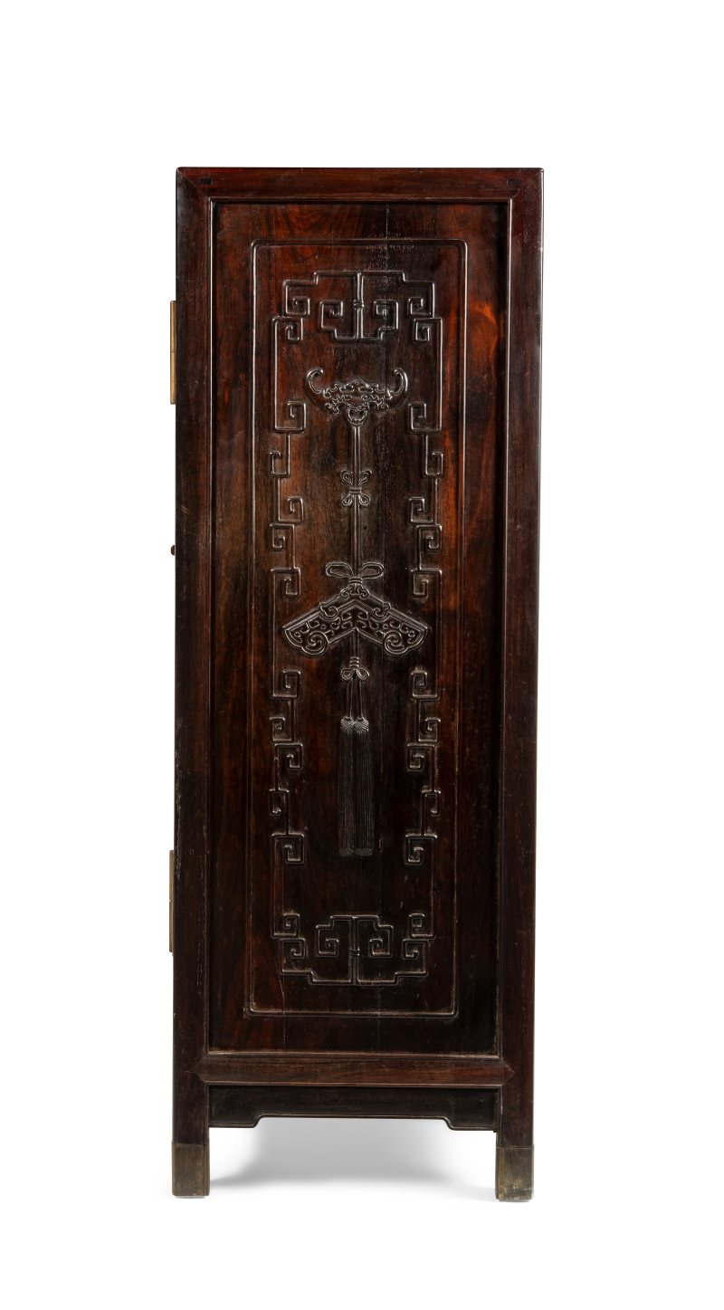 A part of a finely carved ‘Hundred Antiques’ zitan compound cabinet and panelled front doors of the hat chest - 图5