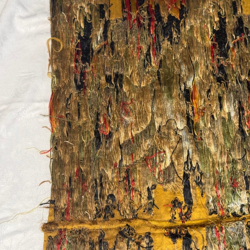 A rare Chinese peacock-feather brocade 'Dragons amid Clouds and Waves' panel - 图24